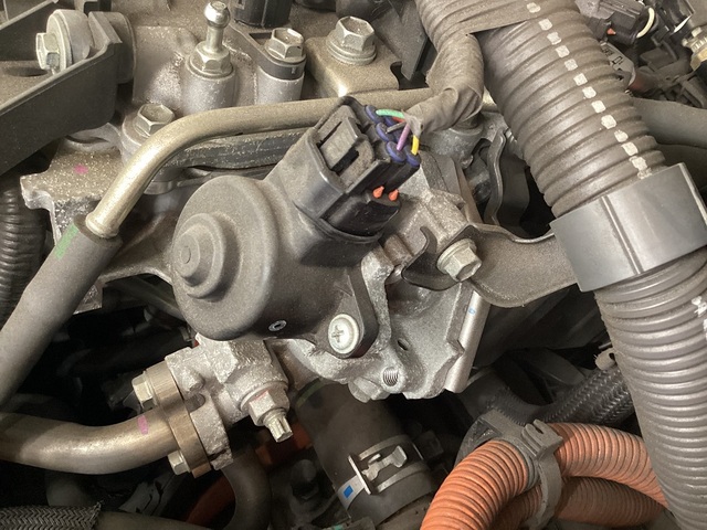 lexusCT200h EGR1-1s.jpg